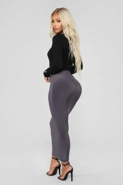 Fashion Nova Doesn't Matter To Me Sweater - Black Pullovers