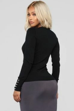 Fashion Nova Doesn't Matter To Me Sweater - Black Pullovers